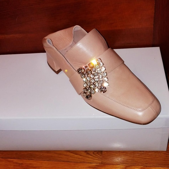 irises stuart weitzman